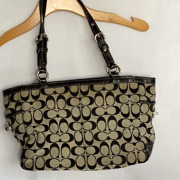 Coach purse - Picture 4 of 10